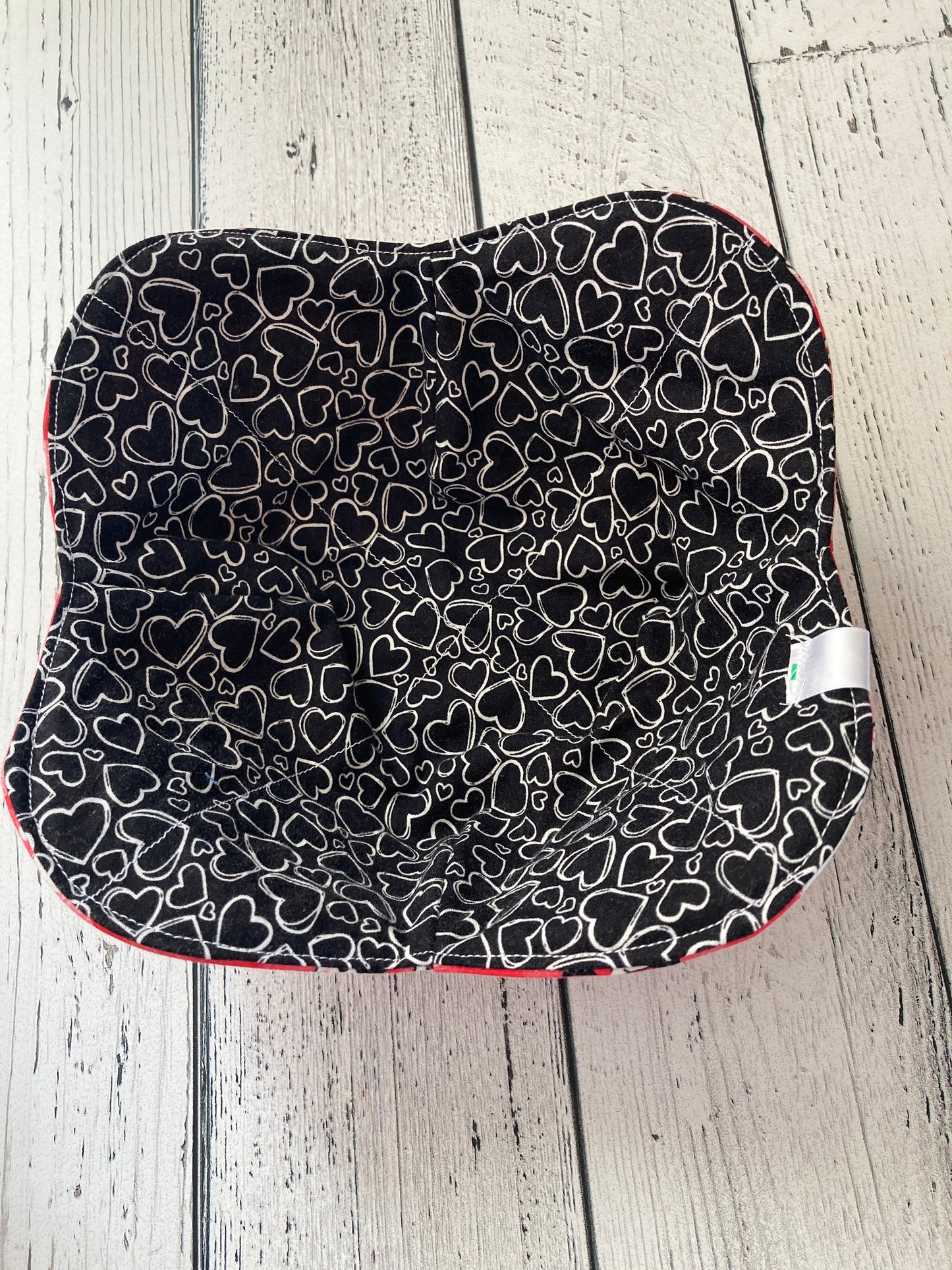 Housewife Bowl Cozy with Hearts