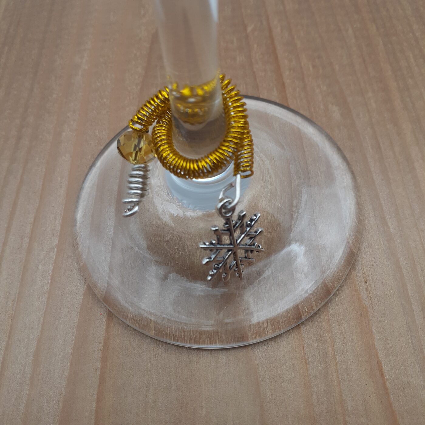 Silver Snowflakes Wine Charms (set of 4) Unique Design made for Easy Wrapping Around Wine Stems for Quick ID of Each Glass