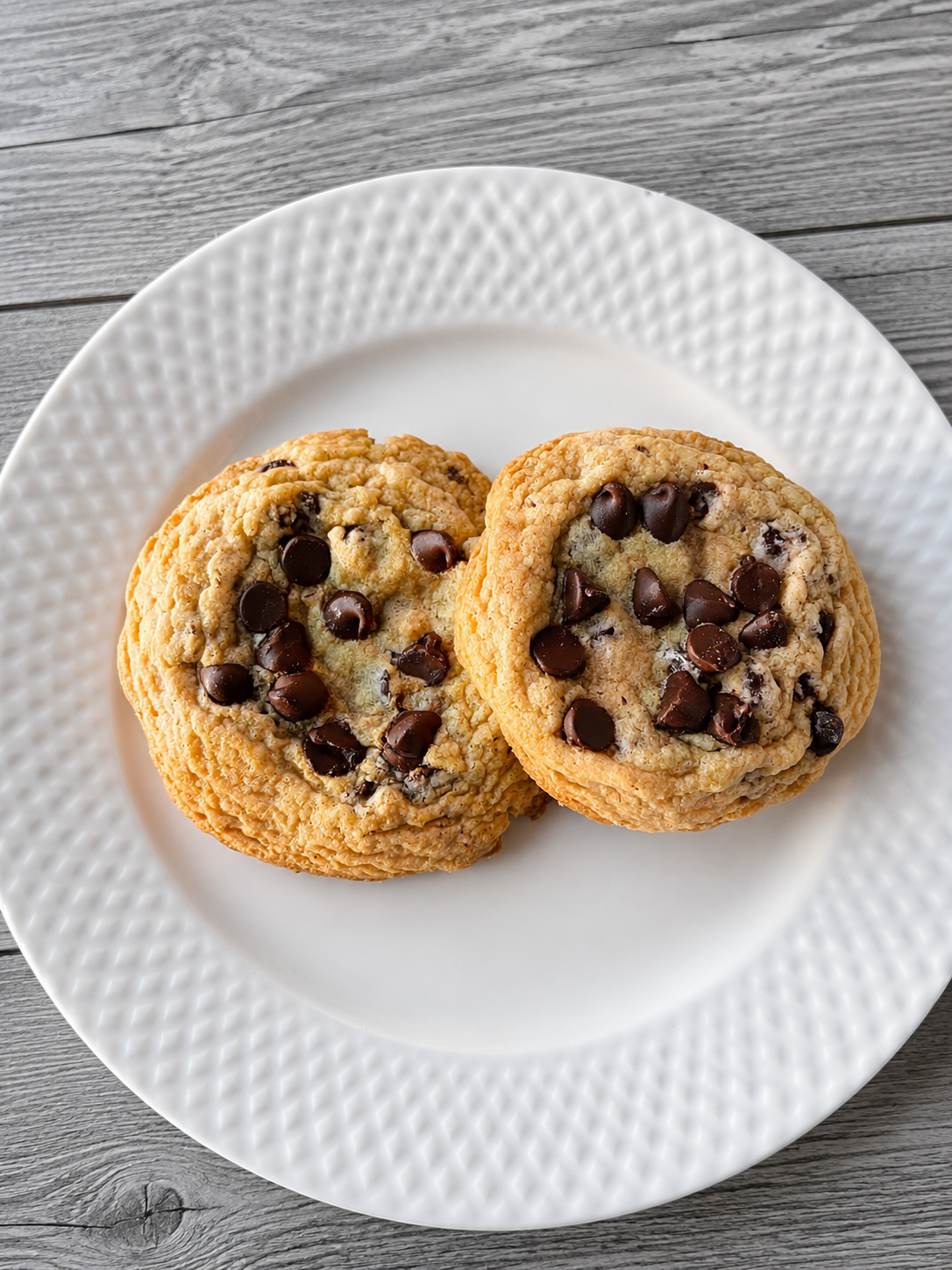 Gluten-friendly chocolate chip cookies on a plate