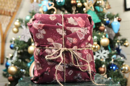 Japanese Style Reusable Gift Cloths (Gingerbread on Burgundy)