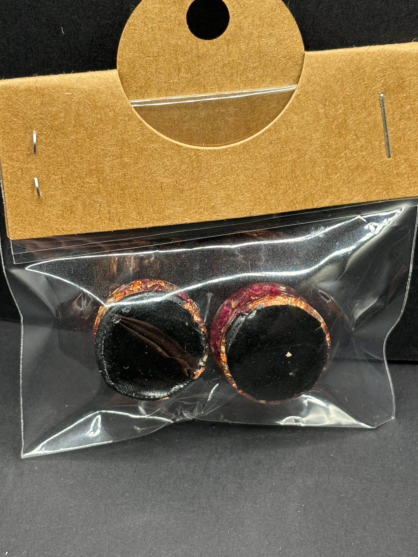 Stretched ear plugs, glittery dark and red round plugs in clear bag