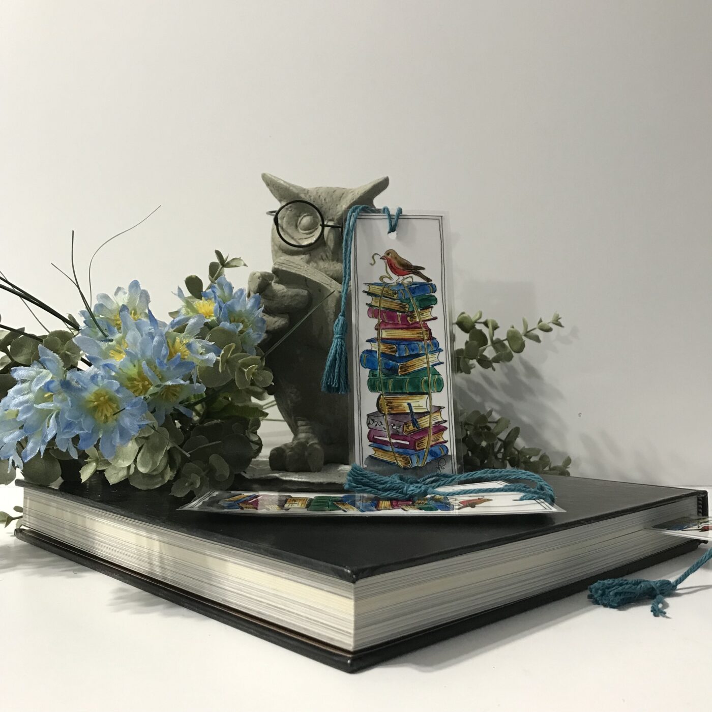 Bookmark – Stacked Books