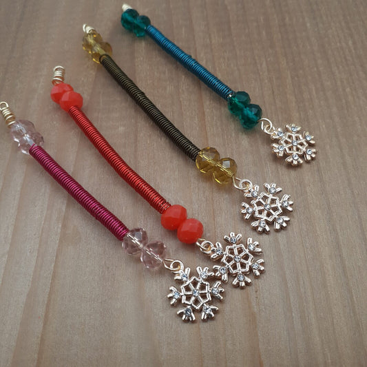 Golden Snowflakes Wine Charms (set of 4) Unique Design made for Easy Wrapping Around Wine Stems for Quick ID of Each Glass