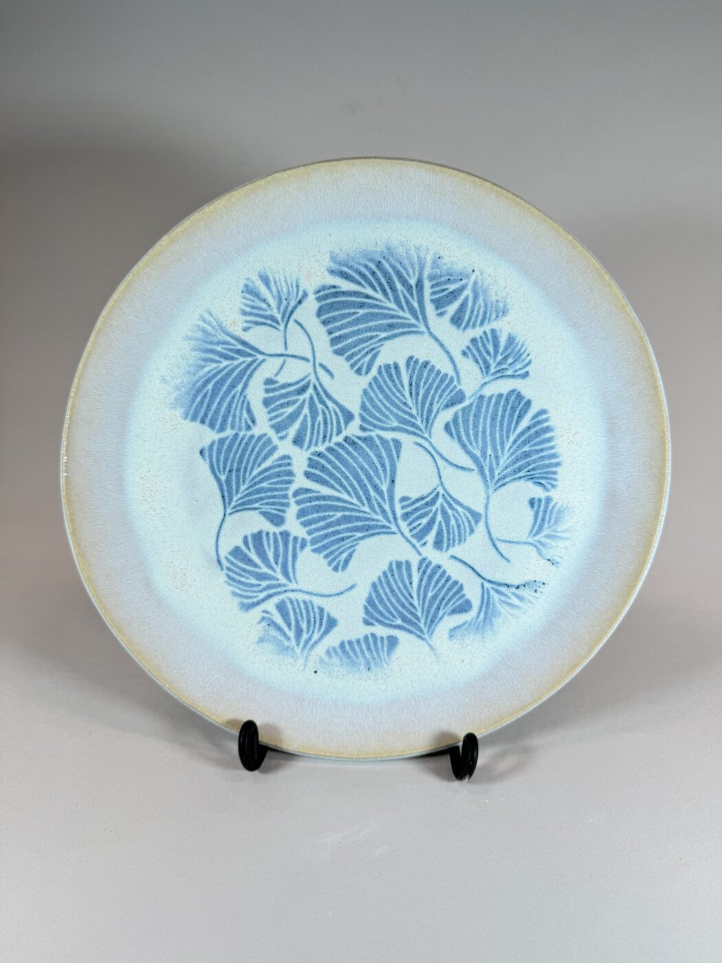 Floating ginkgo decorative plate with pale blue center and blue leaf relief