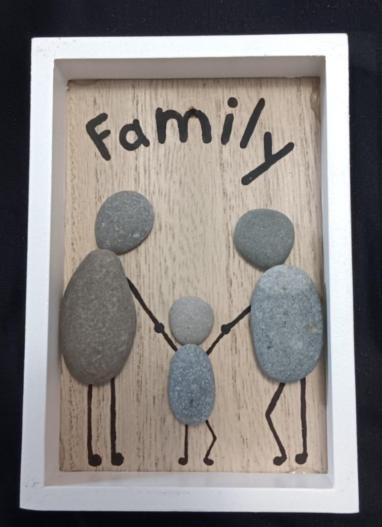 Pebble Portrait – Adults & Toddler