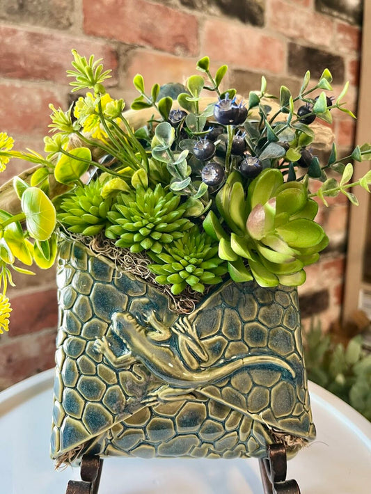 P & J Design: Wall Envelope (Lizard)